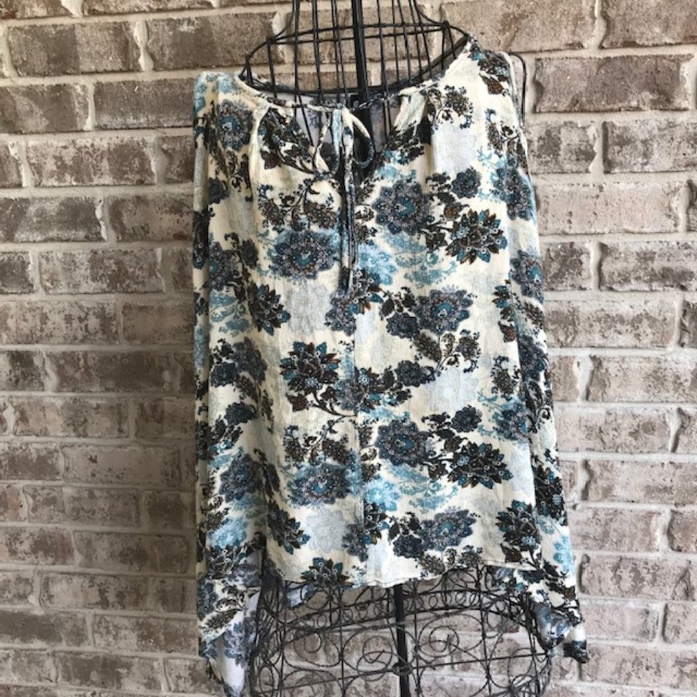 Vision USA Sleeveless Top Floral Sharkbite Festive